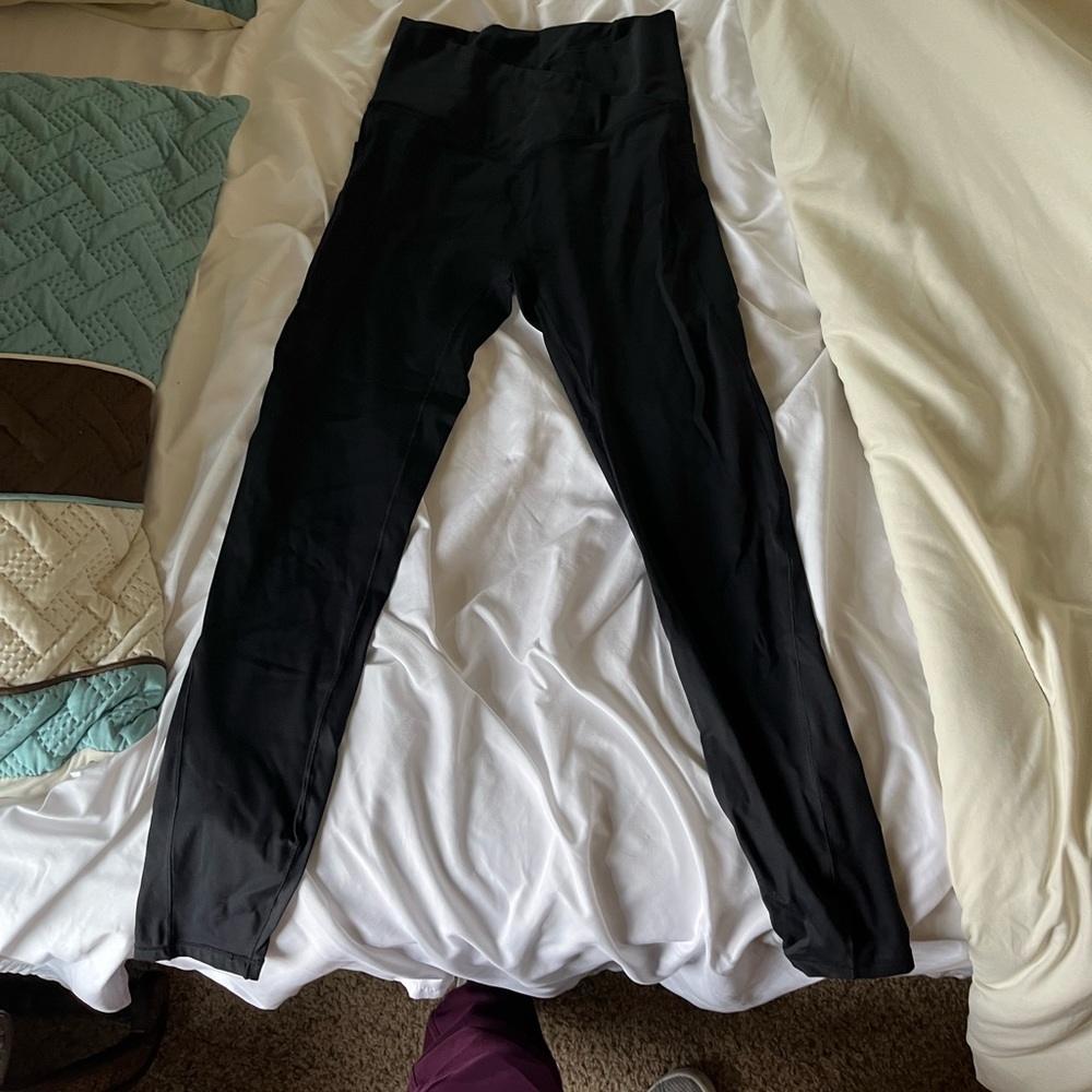 Leggings with v waist line and pockets